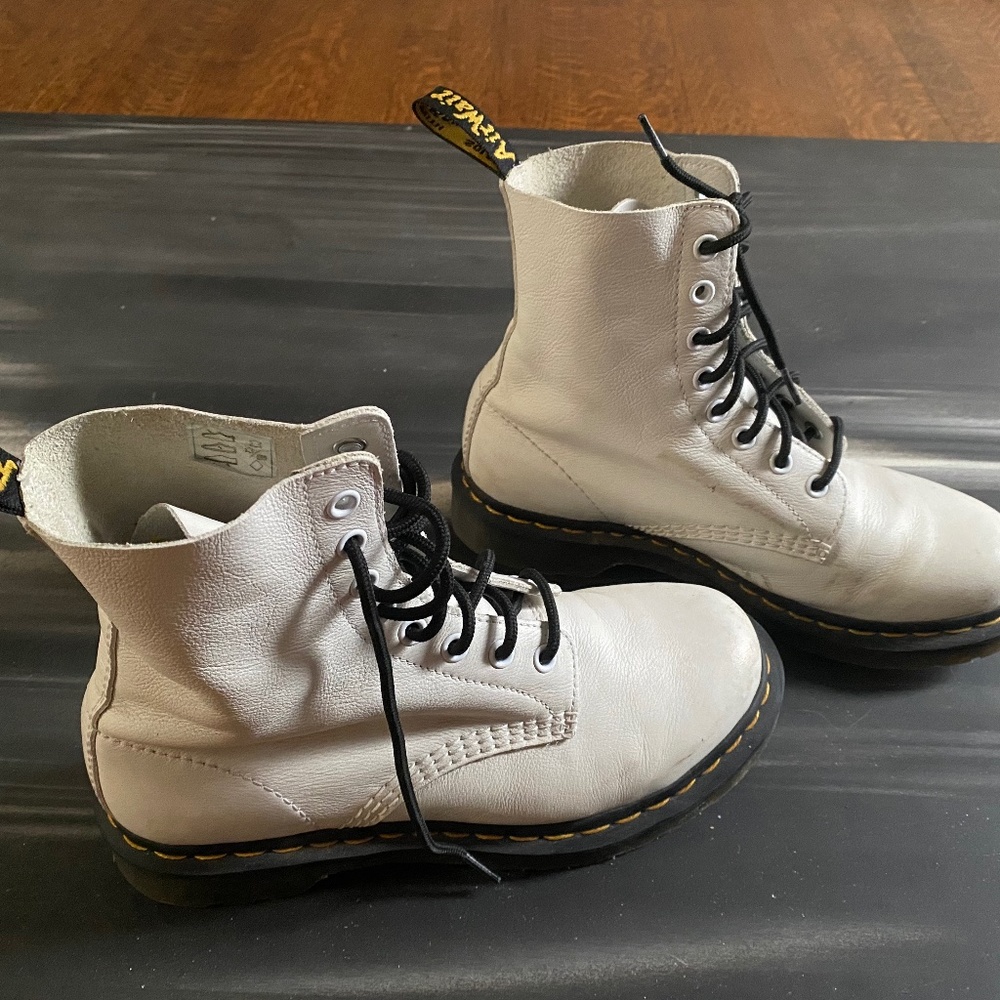 White Docs - Pascals, size 7